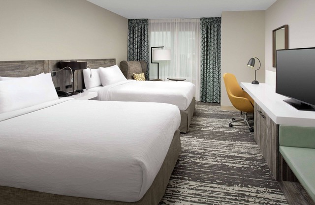 Relax and Unwind! Outdoor Pool, Pets Allowed!