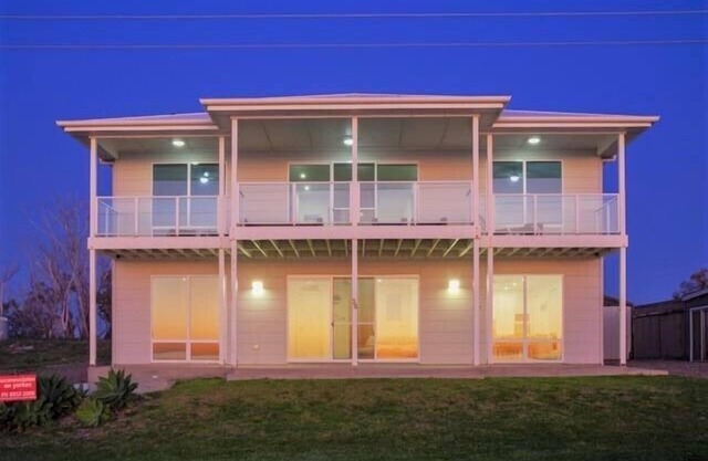 Relax at 36 ~ Sea Views, Esplanade Beachfront -Winter Off Peak Special!