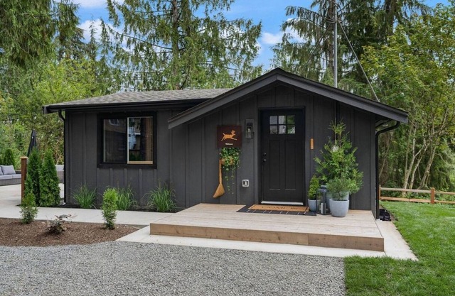 Relax at this Peaceful 1 Bedroom Cabin in Granite Falls