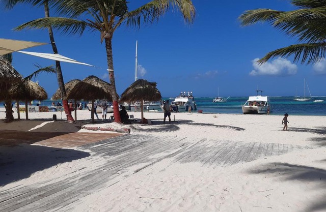 RELAX @ BAVARO BEACH, BIBIJAGUA