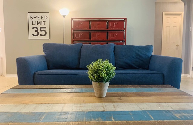 Relax & Enjoy Austin : Big House + King size bed + Shopping + Greenbelt