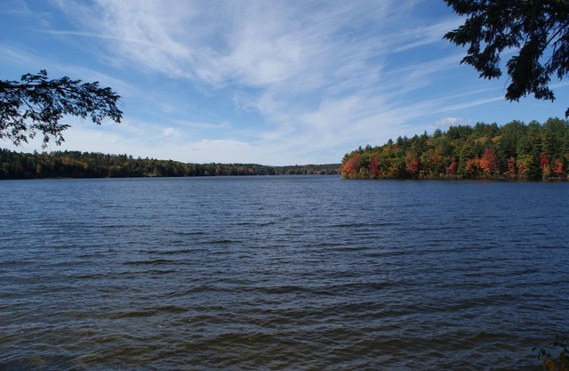 Relax in our comfortable cottage and enjoy the beautiful beach and glacial lake