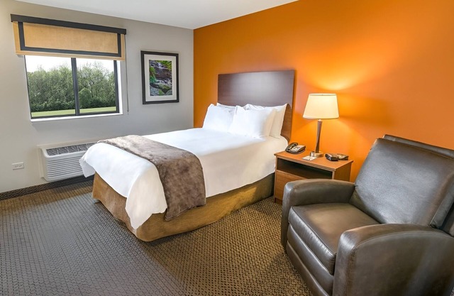 Relax in Your Own Full Kitchen Space Close to Omaha’s Henry Doorly Zoo