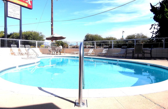 Relax Inn And Suites