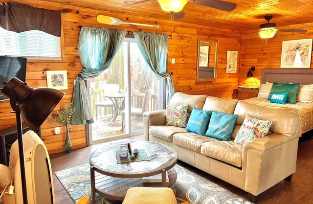 Relax & Recharge!Swim/fish/swim/boat in Autumn Lk, SalmonRiverMinsAway-Cottage3
