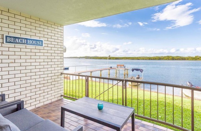 Relax & unwind in the "Beach House"