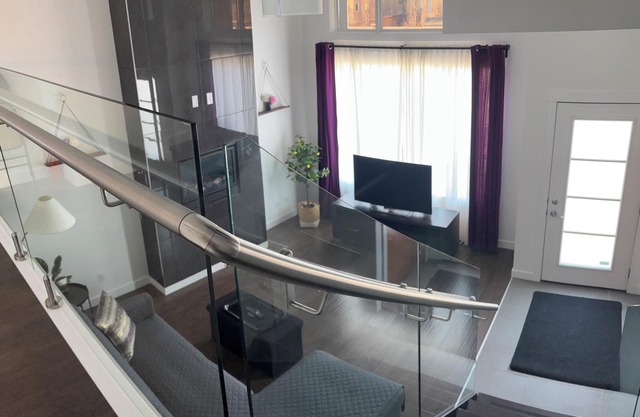 Relax & unwind in this cozy 3-Bedroom Airdrie Townhome