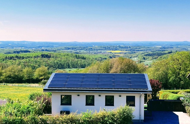 Relax with panoramic views in the Vogelsberg. With sauna and whirlpool.