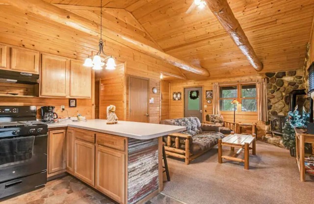 Relaxin Cabins 2BR, 1BA #1