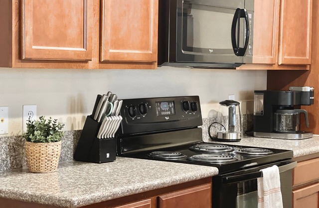 Relaxing 2-br Apt With Pool Hot Tub Gym