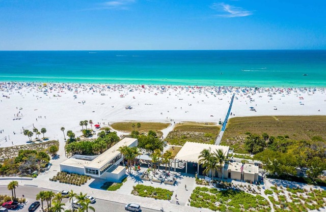 Relaxing 2BR Florida Home Close to Beach