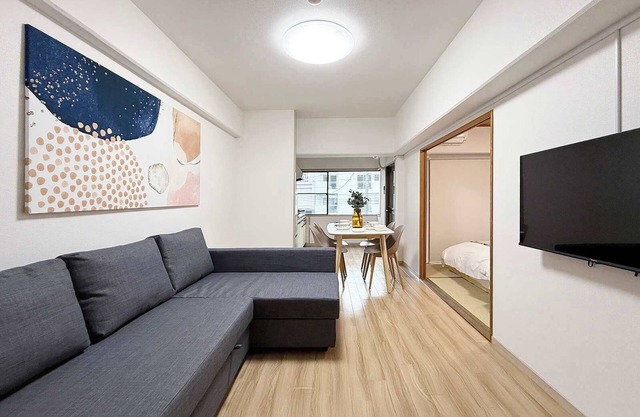 Relaxing 2BR Near City Center Dining & Kitchen