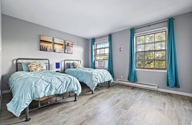 Relaxing 2BR Riverfront Townhome