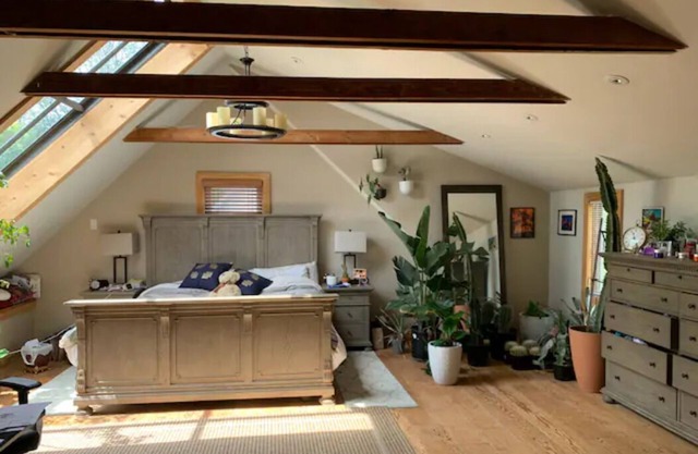 Relaxing 3 bedroom house close to train and NYC