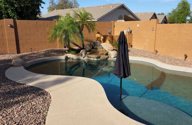 Relaxing 4 bdrm home w/heated pool, great location for everything Phoenix!