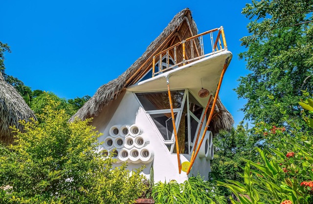Relaxing apartment with mini pool & high-speed internet - explore local delights
