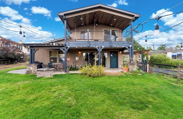 Relaxing Authentic Colorado Retreat w/Chic Art, 5 min to USAFA & Amenities