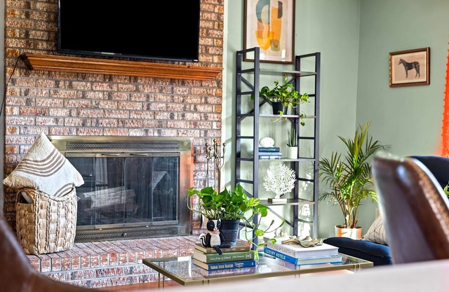 Relaxing Boho Bedroom in Superb Fayetteville Location