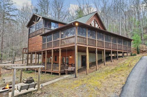 Relaxing Cabin near Bear Claw Vineyard, Hot Tub, Game Room, Pet Friendly, sleeps10