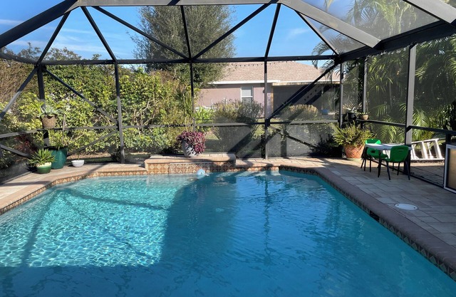 Relaxing Cape Coral Getaway with pool
