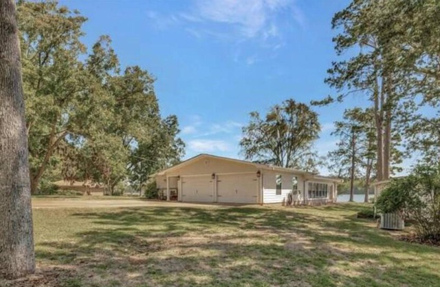 Relaxing EastTx Lake House - Waterfront!