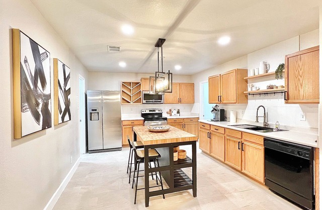 Relaxing Feng Shui Family Retreat 12 Miles from San Antonio Airport