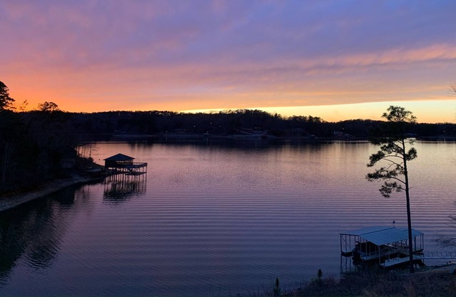 Relaxing Lakefront Retreat spectacular views w/ boat dock and hot tub