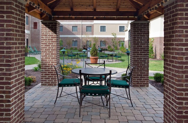 Relaxing Retreat Near Cleveland | Shared Indoor Pool + BBQ Area
