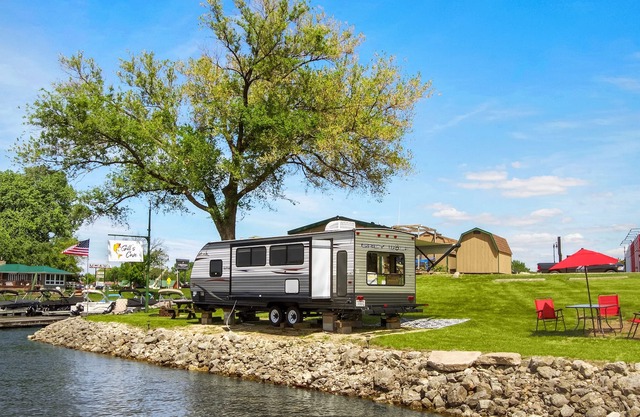 Relaxing RV overlooking Gill's Cove Marina!