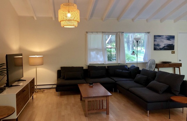 Relaxing , Spacious Westport Retreat