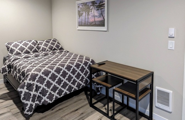 Relaxing unit w/kitchenette - Walking distance to Edgefield Concerts