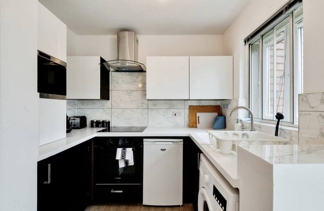 Remarkable 1-Bed Studio in Hayes