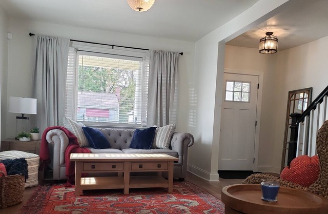 Remodeled 100 year old Norfolk home, 20 minutes to Virginia Beach