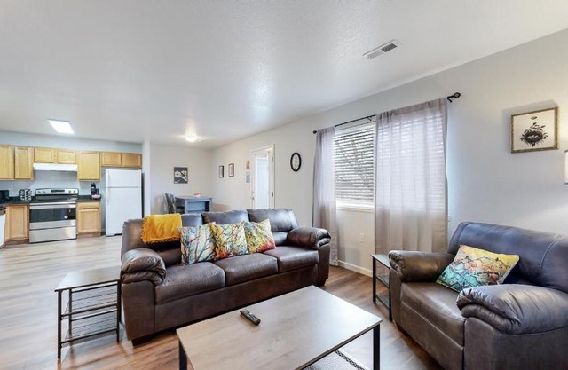 Remodeled 2 King Beds close to DIA and Barr Lake