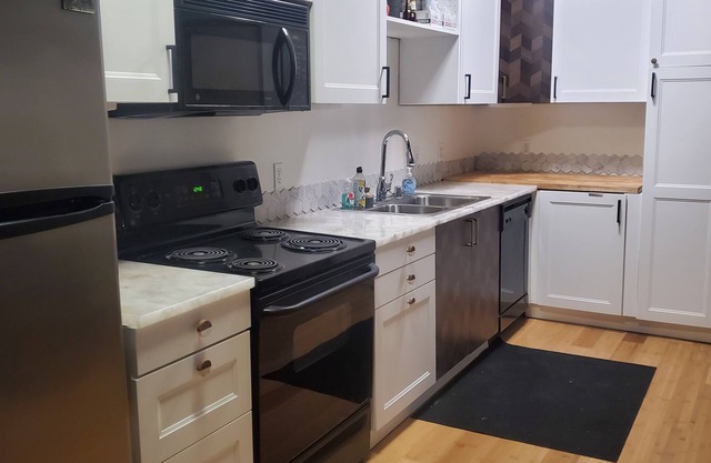 REMODELED Charming GasLamp Studio Loft with Balcony