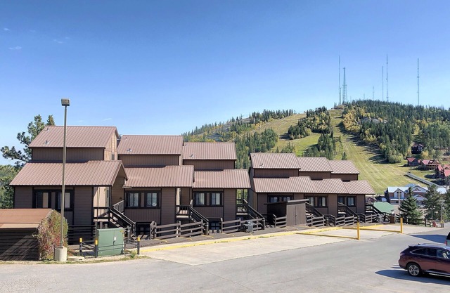 Remodeled Fully Furnished Barefoot Resort Condo at Terry Peak South Dakota!