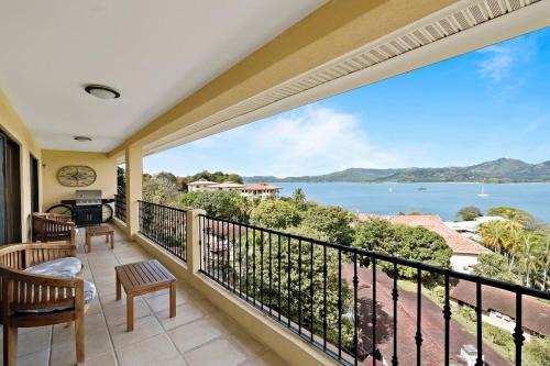 Remodeled Top-Floor Flamingo Condo with Outstanding Ocean Views