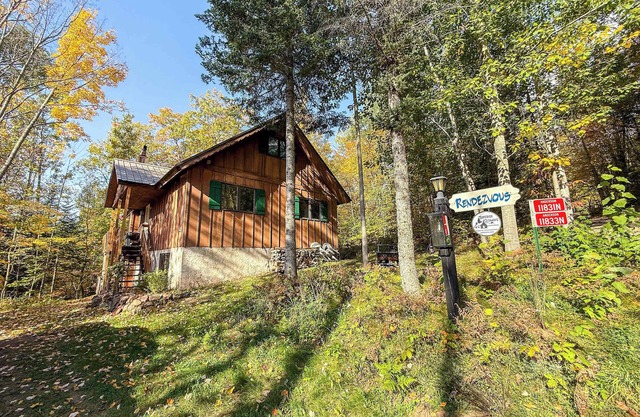 Rendezvous Cabin ~ A/C & Ensuite Sauna & More!