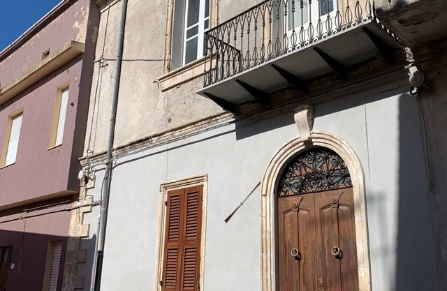 RENOVATED 1800 HOUSE