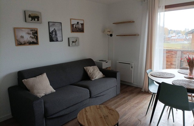 Renovated 2-room apartment for 6, parking, full amenities