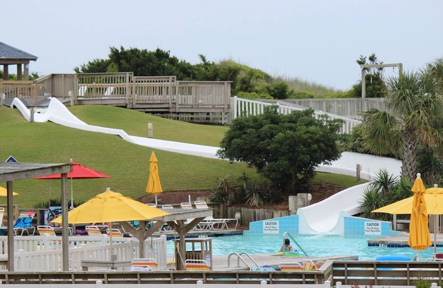 Renovated 2021!Family Fun 2br/2b Vacation Rental! Pools, waterslide, mini golf!