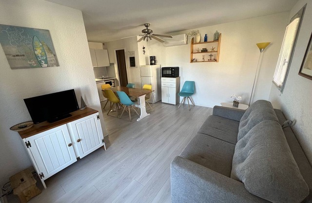 Renovated & Air-Conditioned T2 Apartment Near Beach with Parking & Modern Amenities