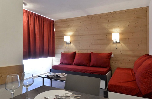 Renovated Apartment · Central Location · Balcony · Sleeps 5
