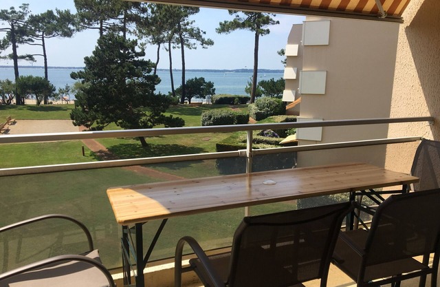 Renovated apartment in Moulleau with balcony and parking