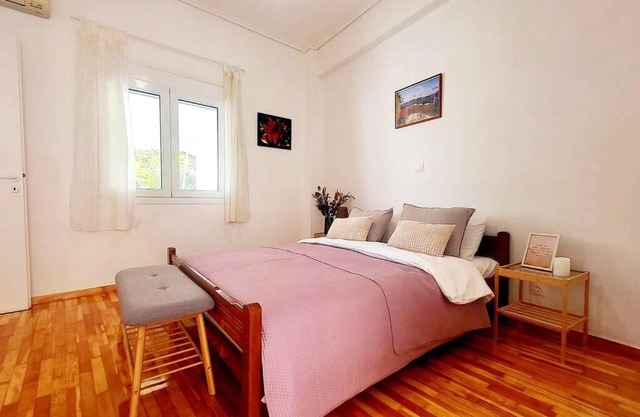 Renovated Central Apt-3min from Metro Station