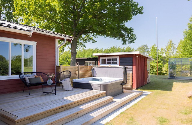Renovated cottage with SPA located 200 m from the sea | SE05039