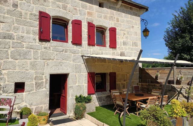 Renovated country house "CASA COSY" sleeps 10 with private spa