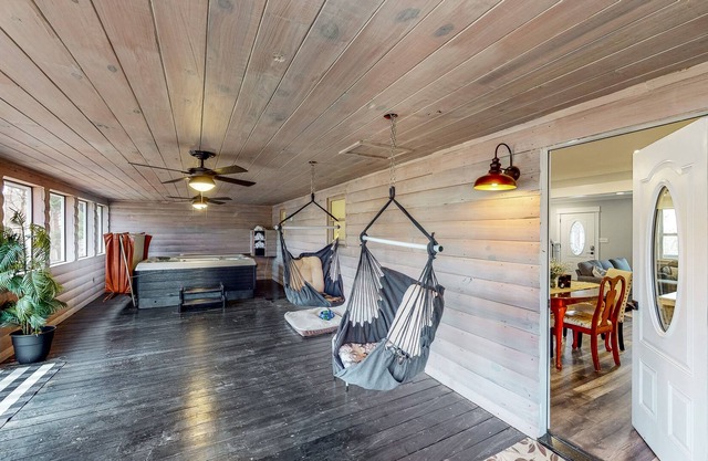 Renovated farmhouse estate with private vineyard & hot tub - dog-friendly