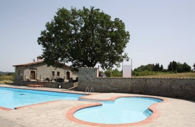 RENOVATED FARMHOUSE ON THE POOL EDGE