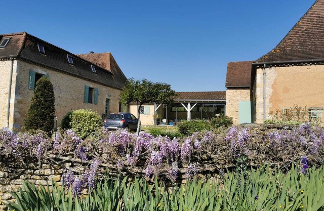 Renovated farmhouse with swimming pool and 3ha garden